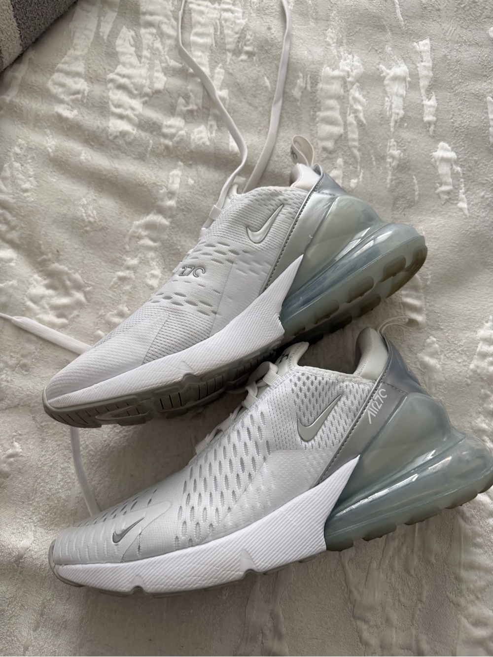 Nike Women’s White Air270 Mesh Runner Sneakers - Picture 6 of 7